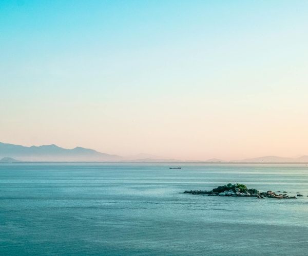 Peaceful mountain landscape representing visual rest and infinity